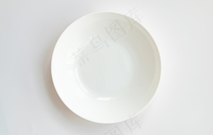 一个白色空盘子图片