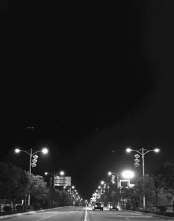 黑暗中的道路图片