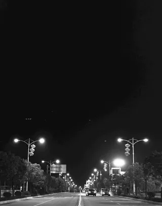 黑暗中的道路图片