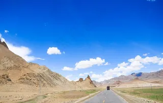 蓝天白云公路图片