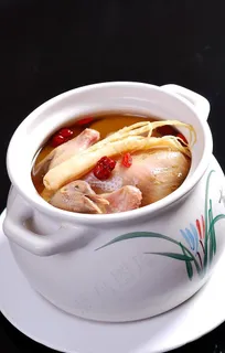 天麻炖乳鸽图片 天麻炖乳鸽图片