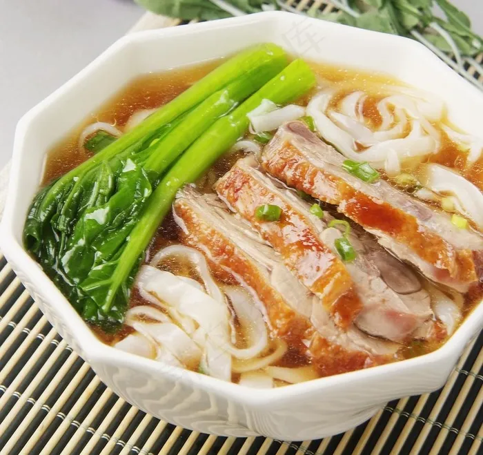 烧鸭汤河粉图片