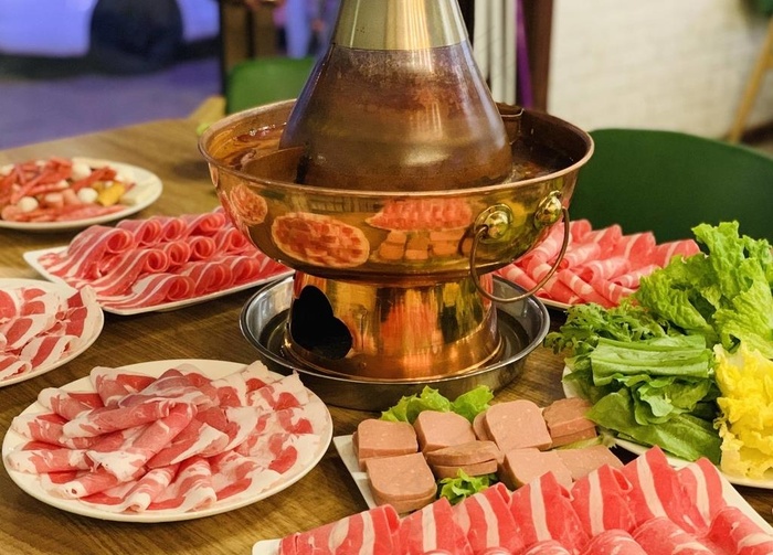 铜火锅图片