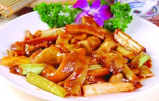 大葱烧海参图片