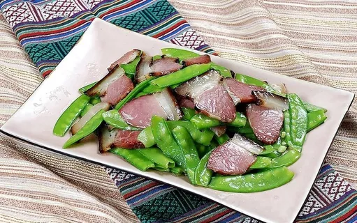 荷兰豆炒腊肉图片 荷兰豆炒腊肉图片
