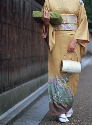 行走的路人图片