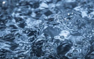 沸腾的水特写图片