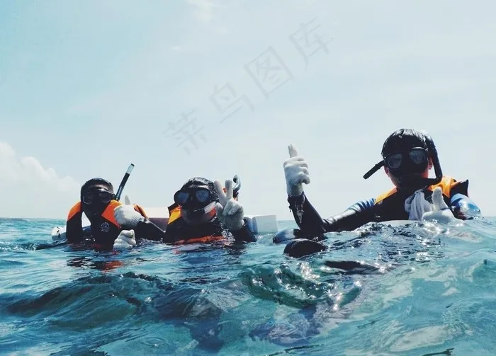 潜水员OK手势图片