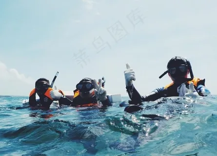 潜水员OK手势图片