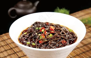 酸辣蕨根粉图片