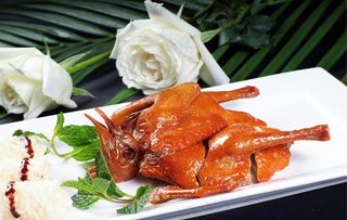 红烧脆皮乳鸽图片