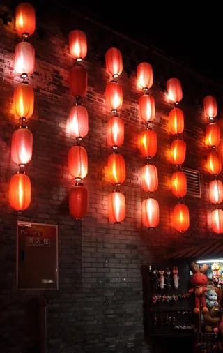 红灯笼古墙图片