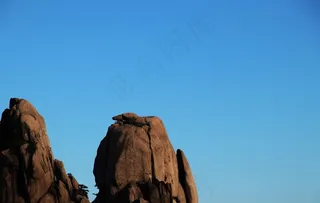 蓝天下的黄山图片