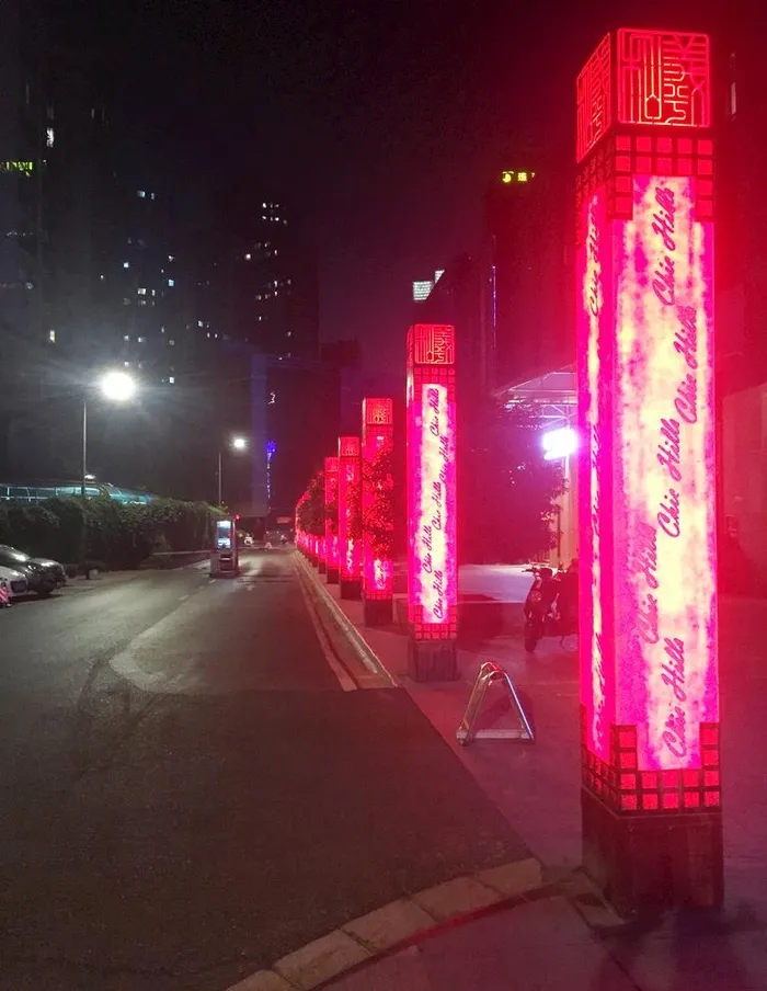 红色灯柱图片