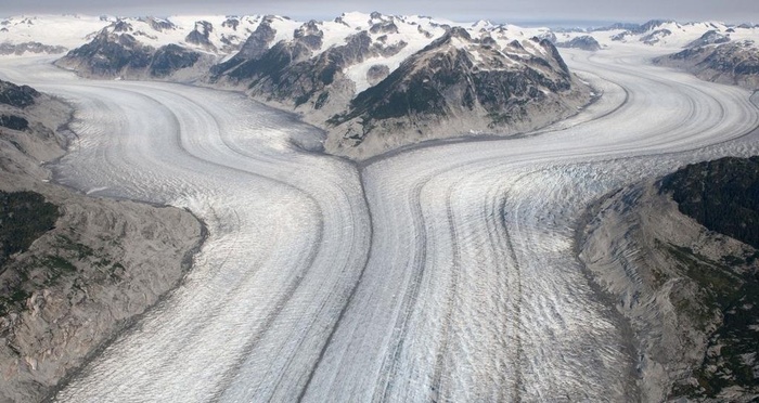 雪山分叉路口图片