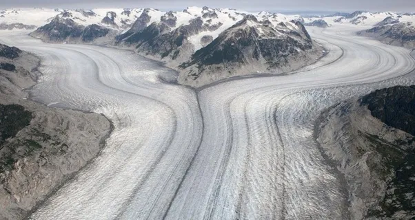 雪山分叉路口图片