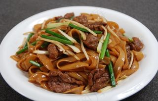 干炒牛河粉图片