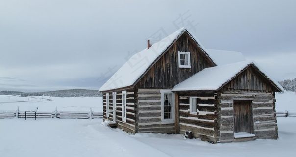 雪中木屋林间小屋图片
