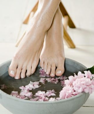 足浴泡脚浴盆按摩图片