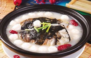 鱼头炖鱼丸图片