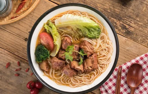 红烧排骨面图片 红烧排骨面图片