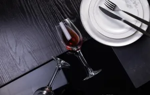 红酒杯图片