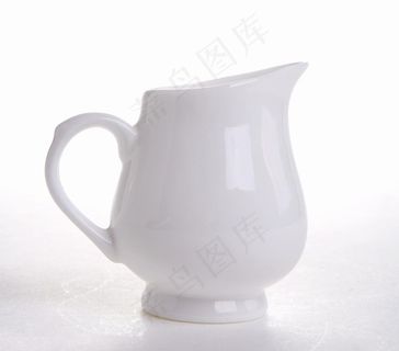白色陶罐图片