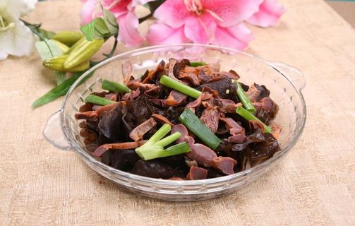 秋耳拌鸡胗图片