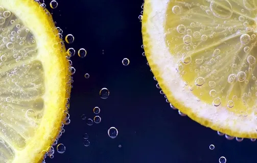 水中的柠檬片 柠檬茶图片 水中的柠檬片 柠檬茶图片