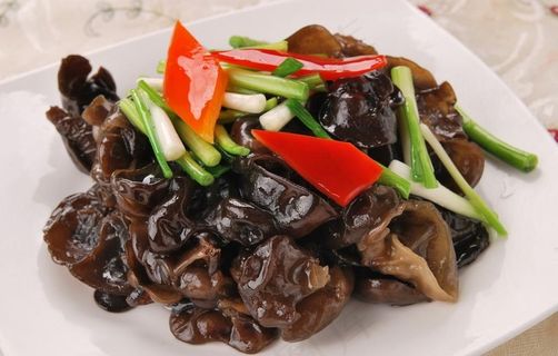 小葱炒野木耳图片 小葱炒野木耳图片