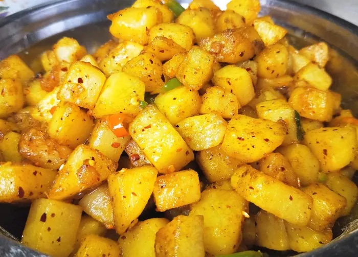 炸洋芋  炸土豆  土豆丁图片