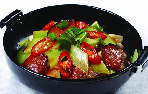 干锅莴笋腊肉图片 干锅莴笋腊肉图片