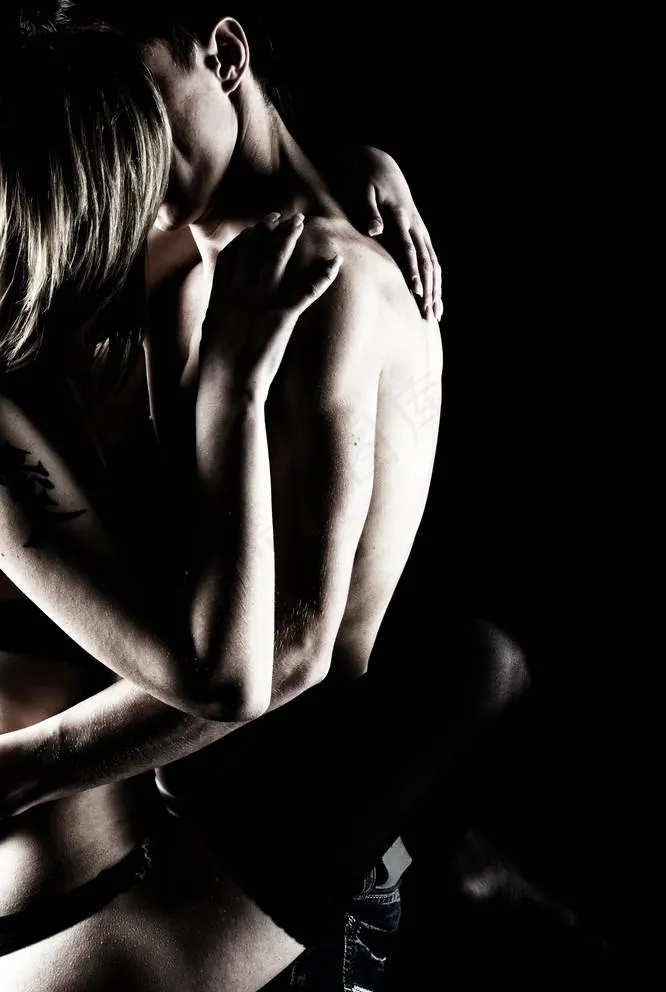 时尚亲昵情侣图片