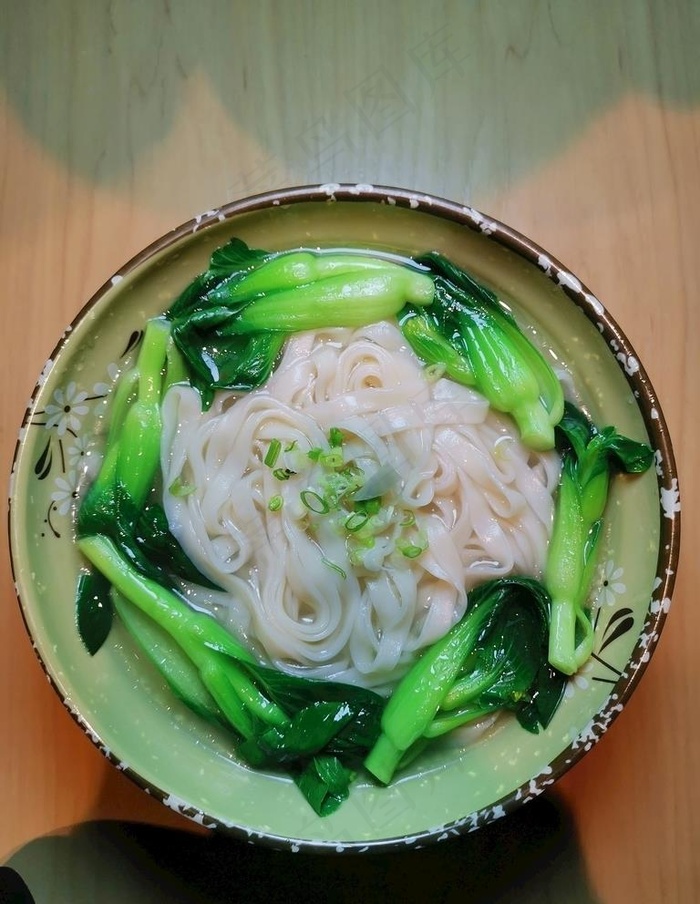 鸡汤青菜面图片