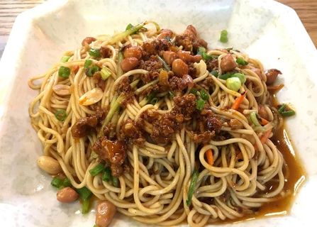 北京炸酱面图片