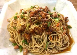 北京炸酱面图片