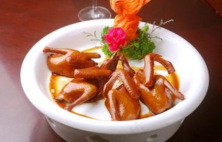 豉油皇乳鸽图片