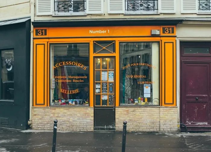 街景招聘样机图片(4000X3000(DPI:72))psd模版下载