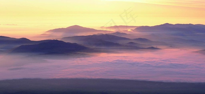 夕阳山下图片