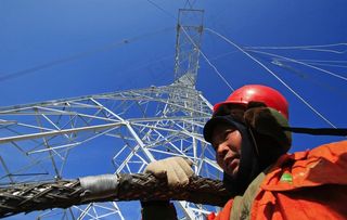 电力建设工人图片