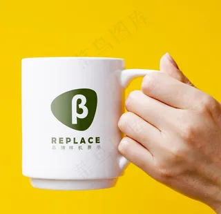 手拿茶杯样机图片