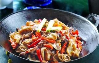 石门肥肠炖猪头肉图片