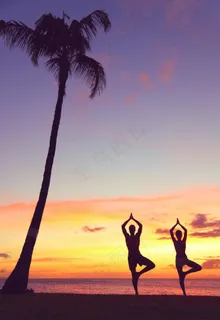夕阳瑜伽图片