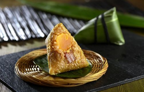 端午节蛋黄肉粽图片