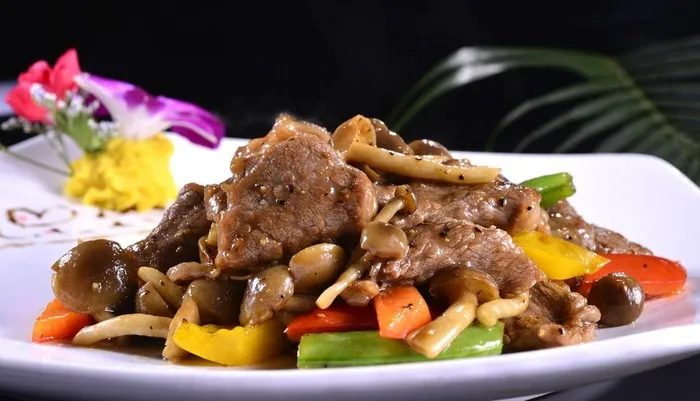 黑椒珍菌炒肥牛图片