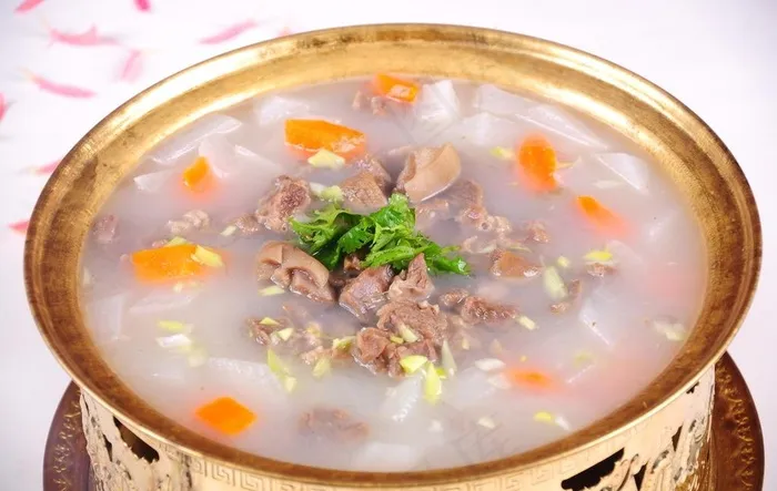 炖带皮羊肉图片