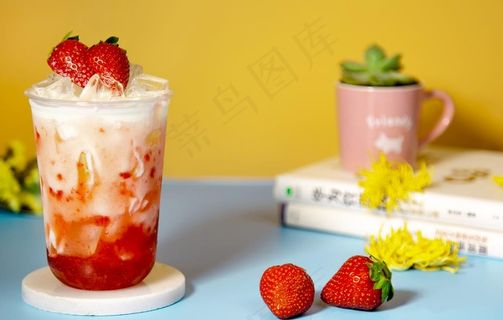 草莓脏脏奶茶图片 草莓脏脏奶茶图片