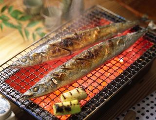 烤秋刀鱼图片