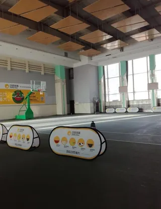 室内篮球馆图片