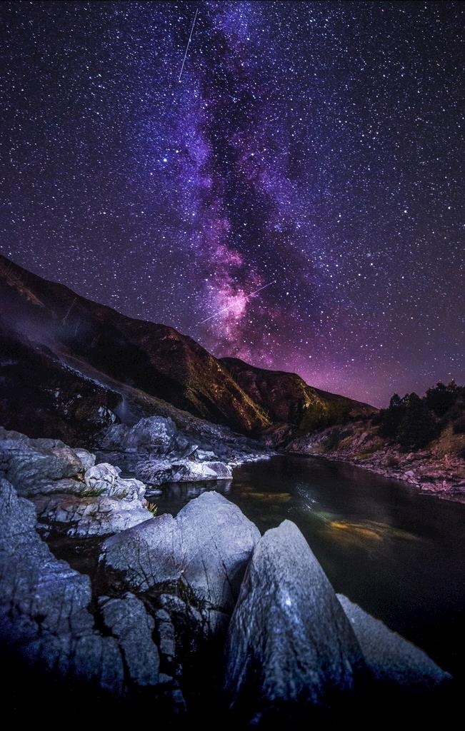 紫色唯美星空图片